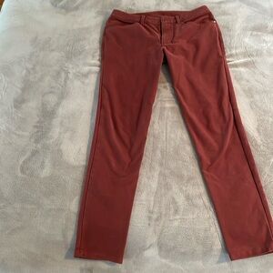Lululemon
ABC Slim-Fit Pant
Utilitech
Date brown colour
33” waist
34” length